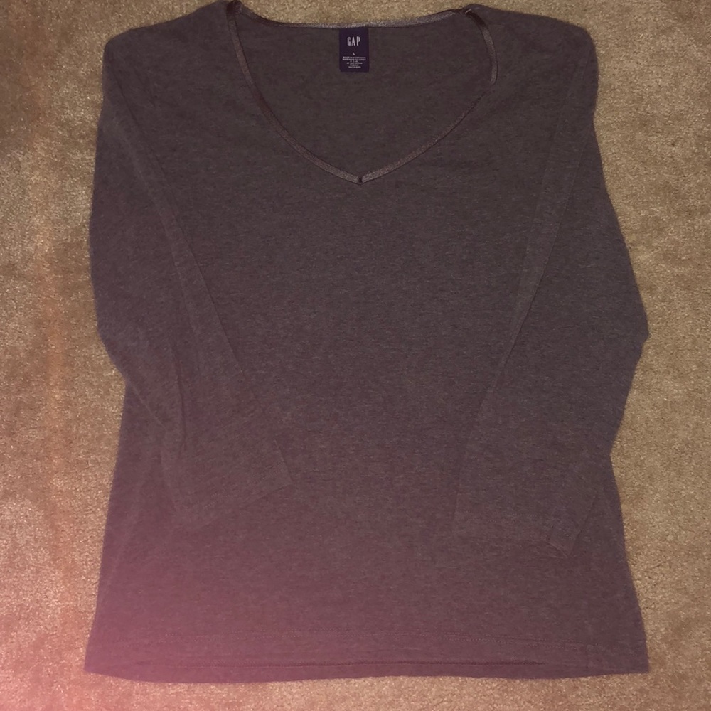 Ladies Gap 3/4 sleeve v neck top